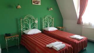 Отель Hotel Melody Орадя Двухместный номер с 2 отдельными кроватями-2